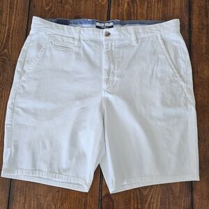 NWT johnnie-O Men's White Cotton Blend Flat Front Shorts Size 34